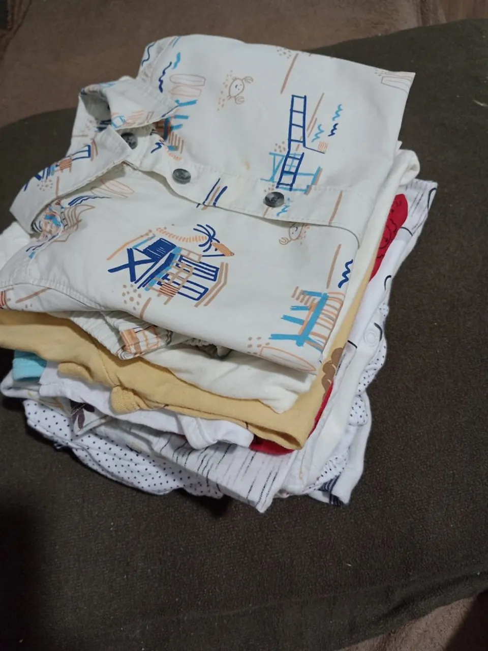 Lote de roupas infantis