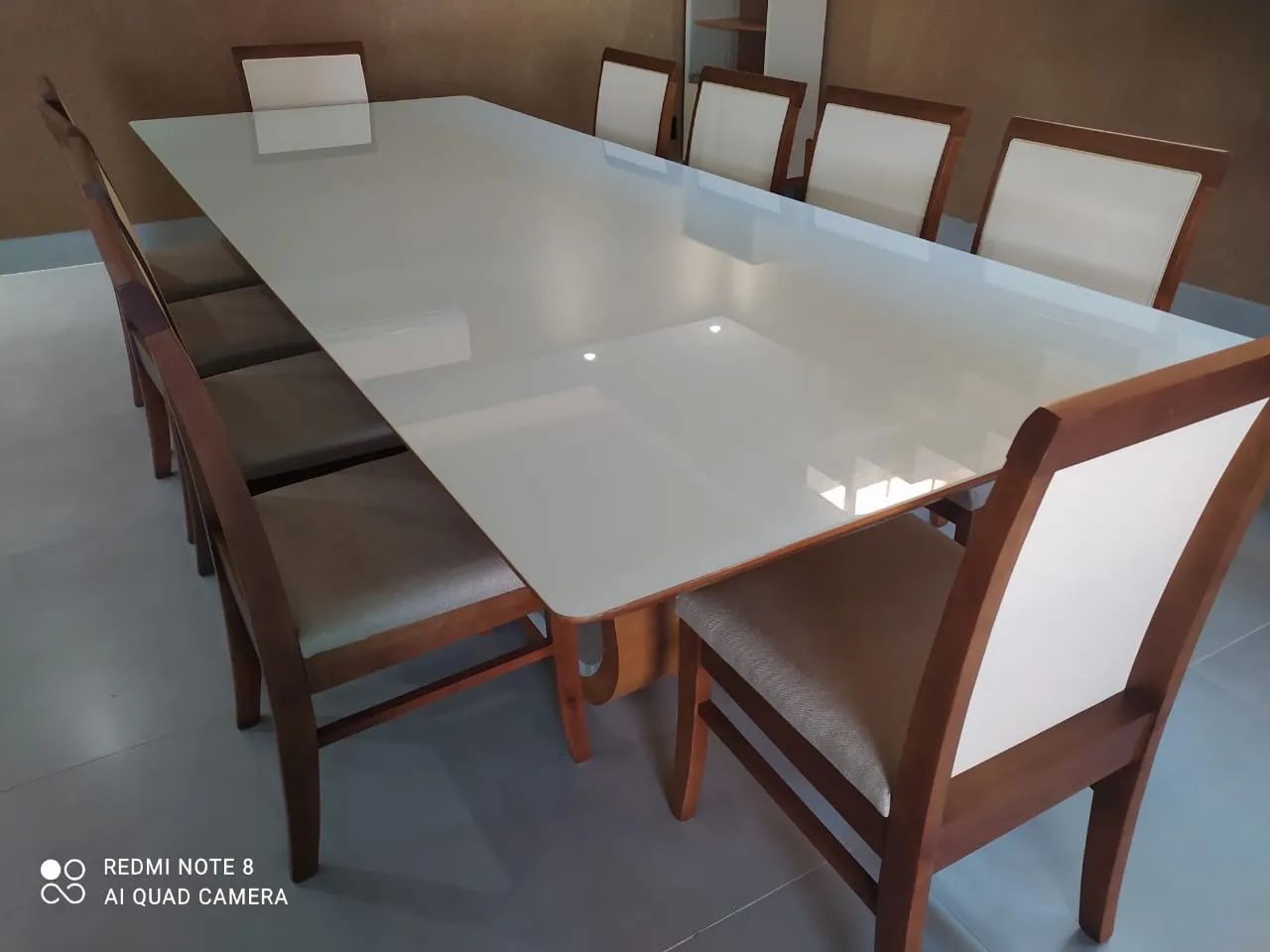 Mesa de Jantar Elegante com Cadeiras pronta entrega de madeira 