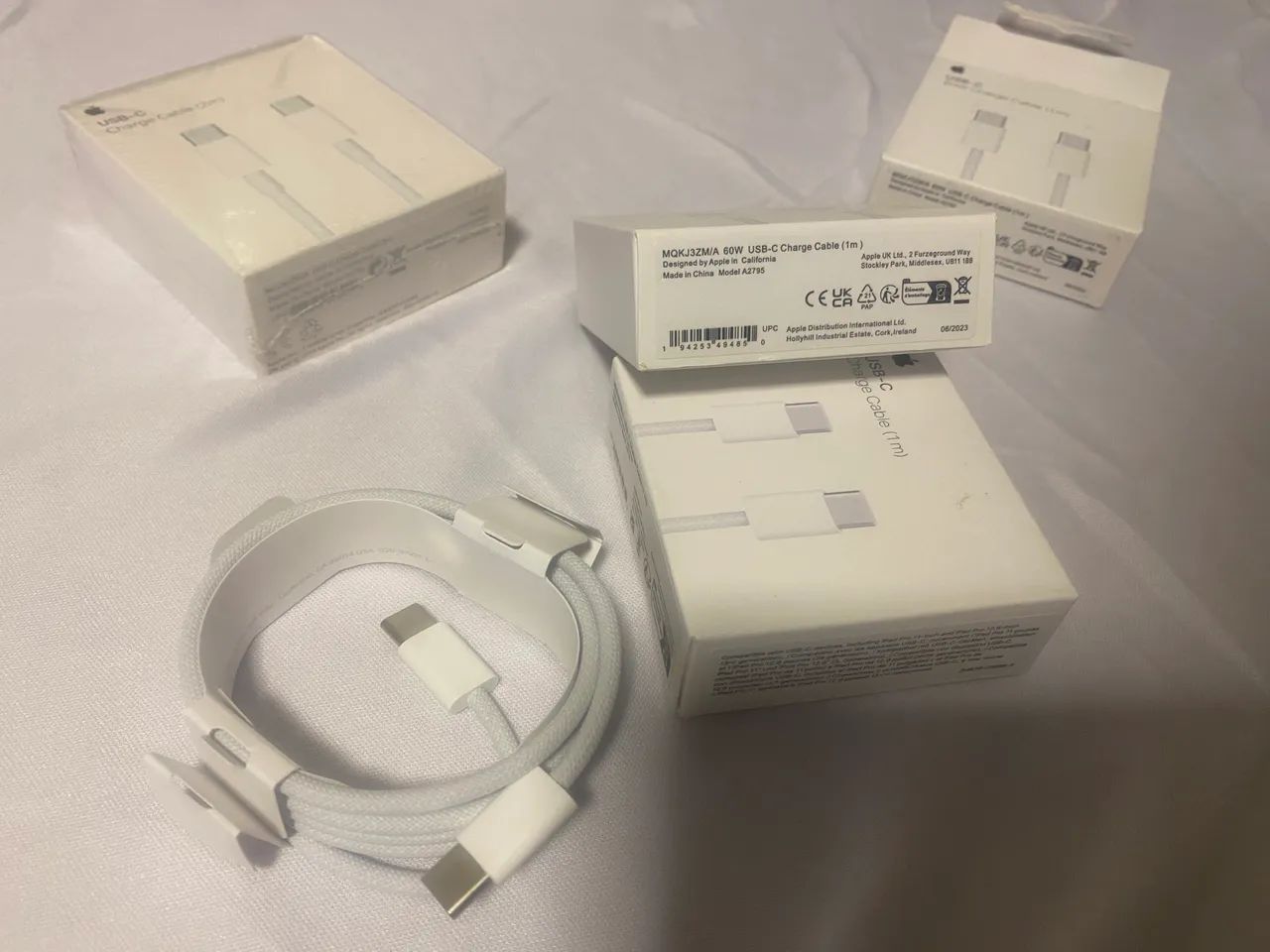 Cabo USB-C novo na caixa temos de 1 metro e 2 metros 