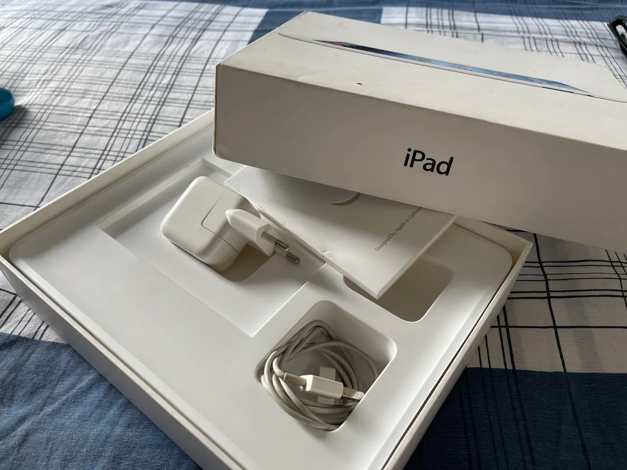 iPad 3ª Geração 16GB (Wi-Fi) com Tela de Retina - Na Caixa e