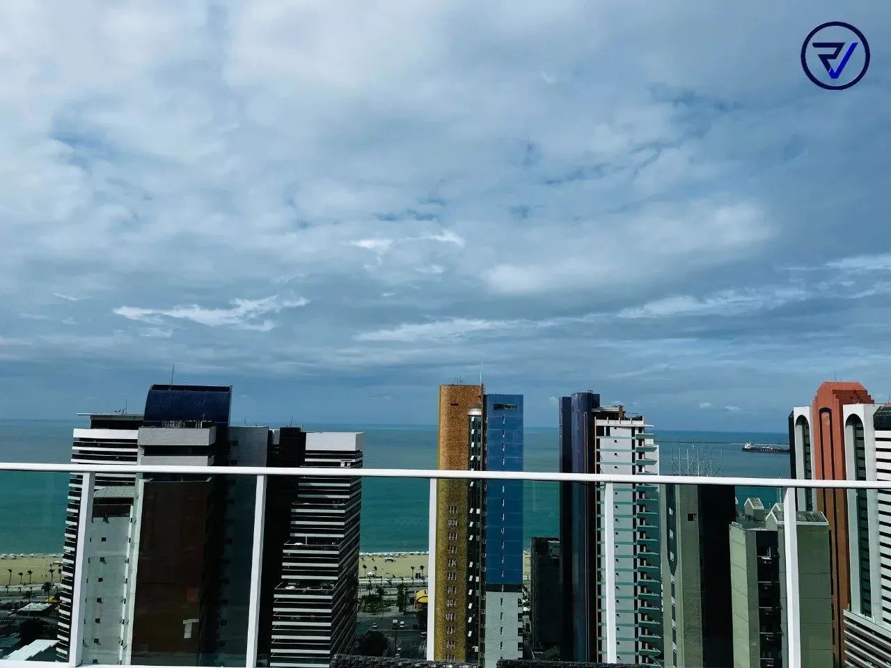 Apartamento com 2 quartos À VENDA no Meireles.