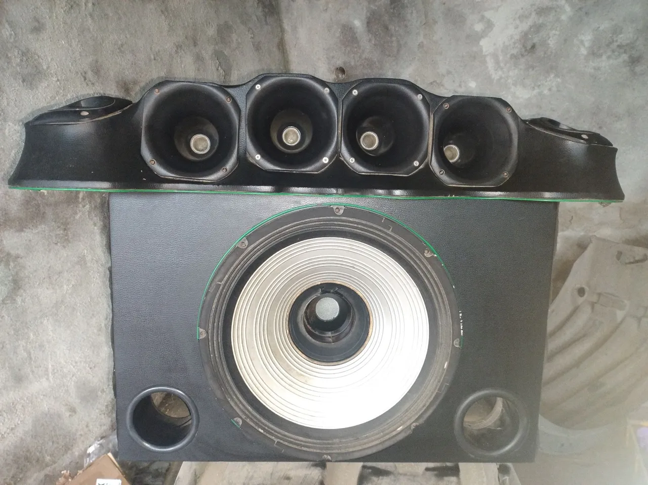 Caixa de Som Personalizada com Corneta e Woofer
