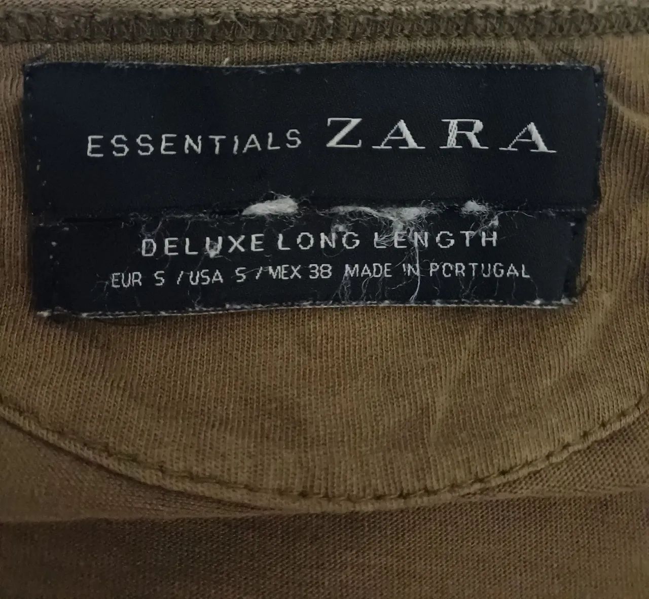 Kit 3 Camisas  Zara e Levis  Original - Foto 2