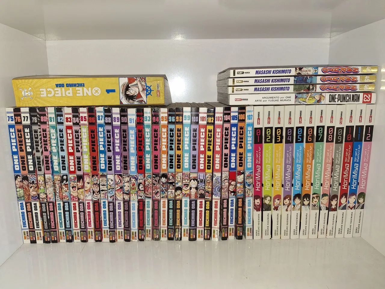 Coleção One Piece, Volumes 75 a 107  + Horimiya, Volumes 1 a 12 (Grátis mangas extras)