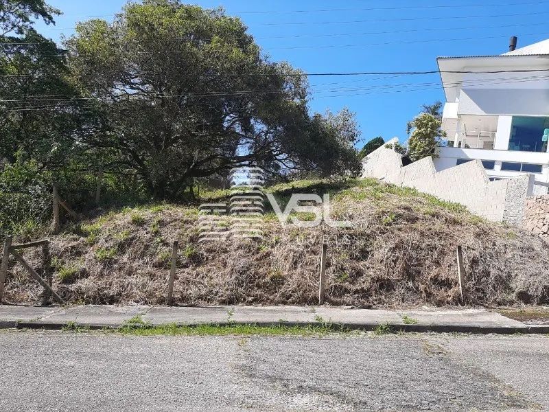 Terreno escriturado com 757 m² no loteamento CAIOBIG, viabilidade para geminados, sobrados