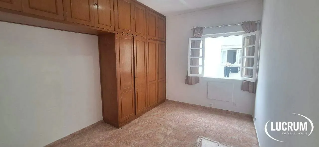 Ótimo apartamento conjugado para alugar na Rua Real Grandeza, fundos, andar alto.