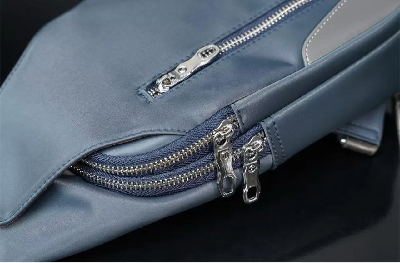 Mochila Sling Cinza - USB, Impermeável, Moderna - Foto 3