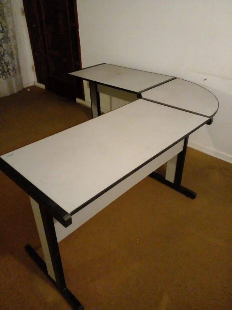 Mesa de escritório  em L 90 graus conservada!