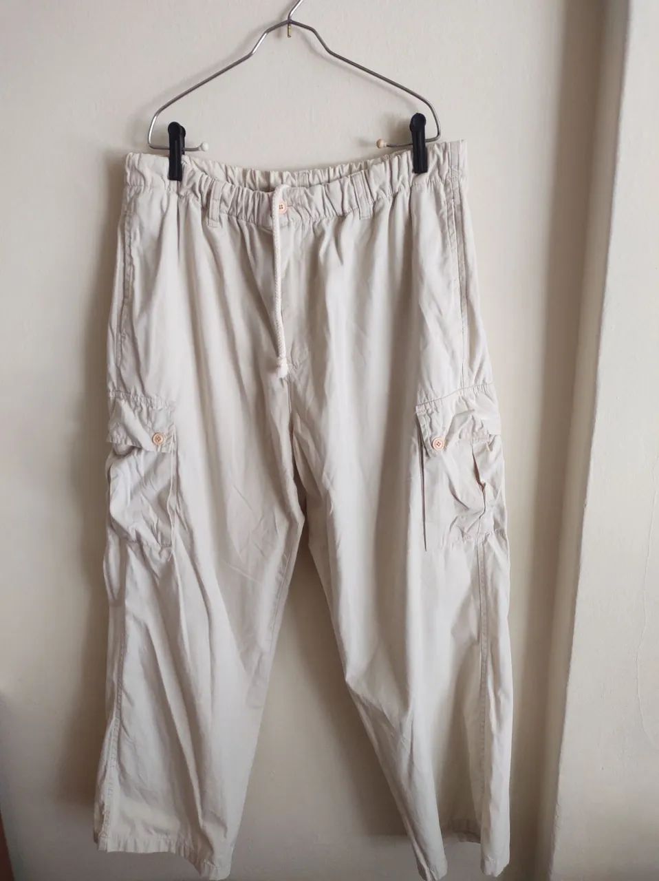calça bolso creme tamanho GG veste 48  - Foto 3