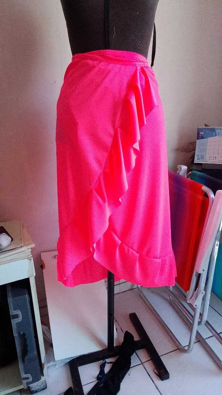 Saia envelope rosa com babados