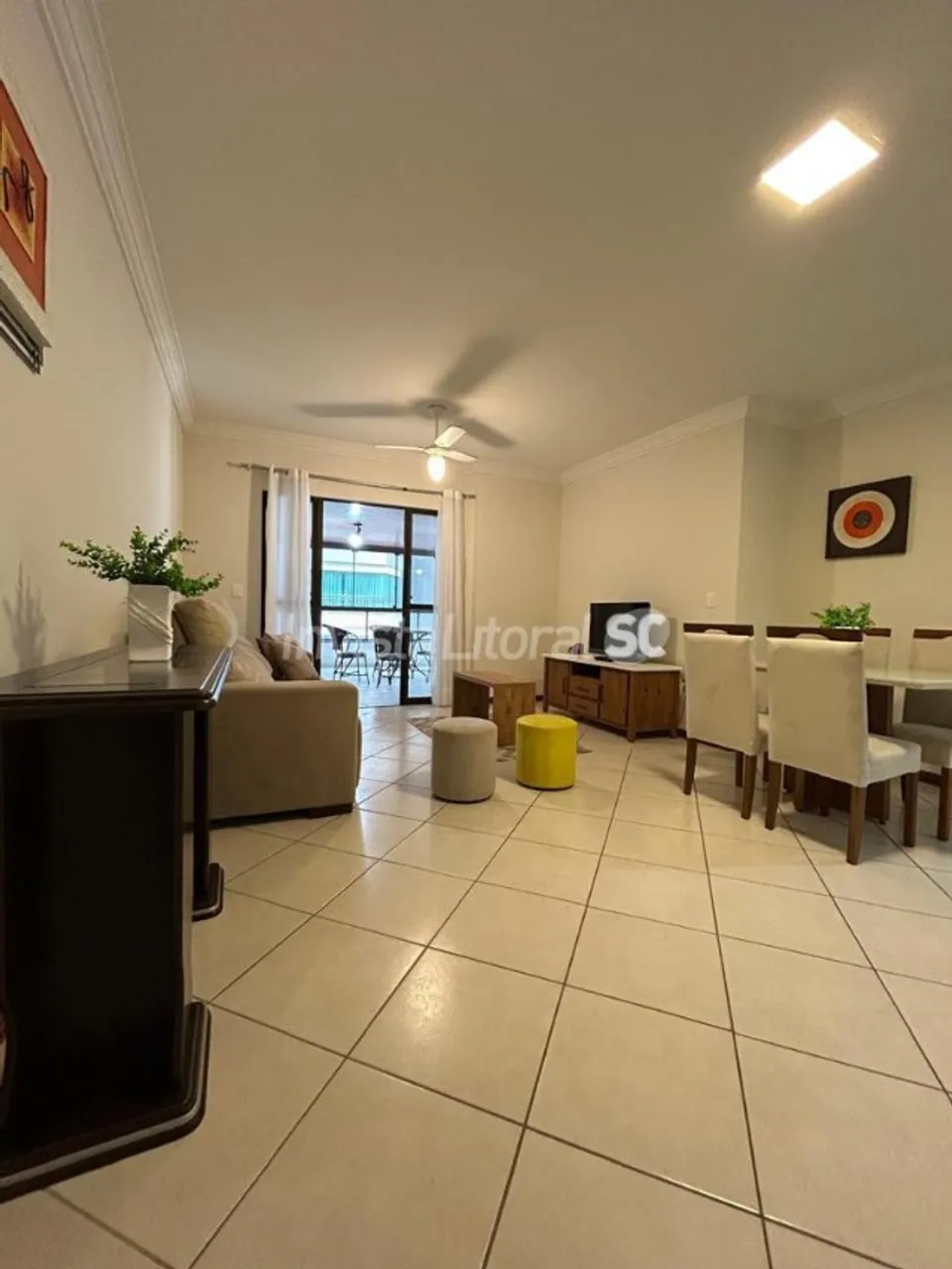 Alugo anual apartamento, mobiliado, 3 dormitórios, Meia Praia, Itapema SC