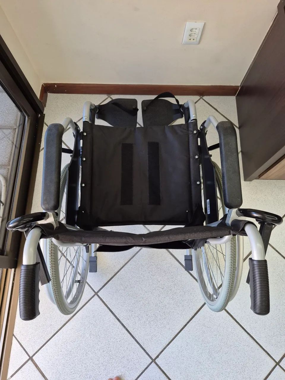 Cadeira de Rodas em Alumínio Dobrável com Acessórios - Foto 5