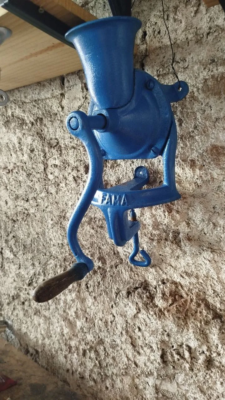 Moinho de café antigo Fama n3