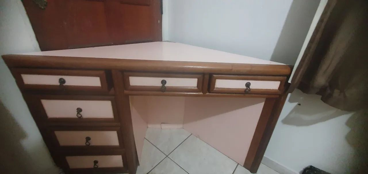 Escrivaninha de Canto64176428412545121