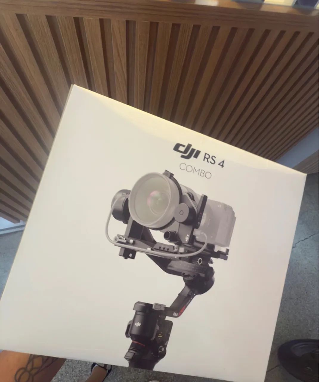 DJI RS 4 Combo - Estabilizador para Câmeras- NOVO/LACRADO