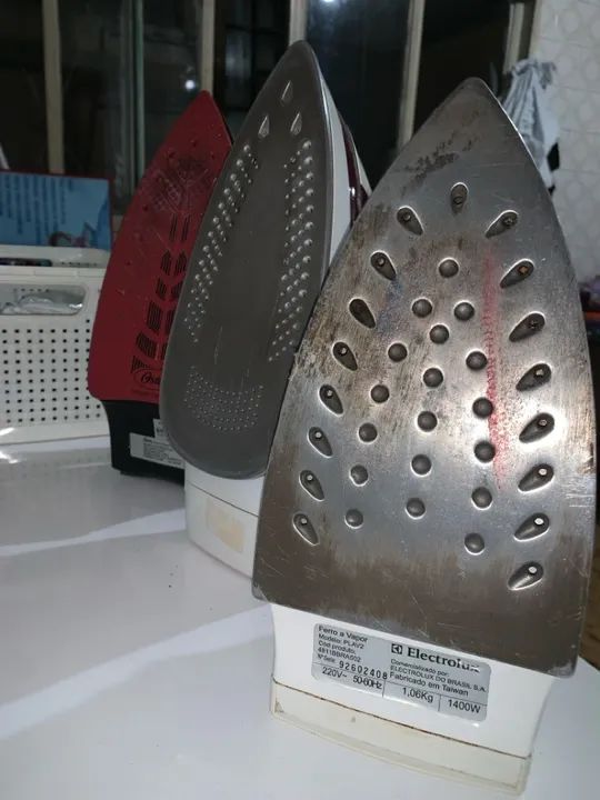 3 Ferros de Passar Roupa - Diversas Marcas - Foto 2