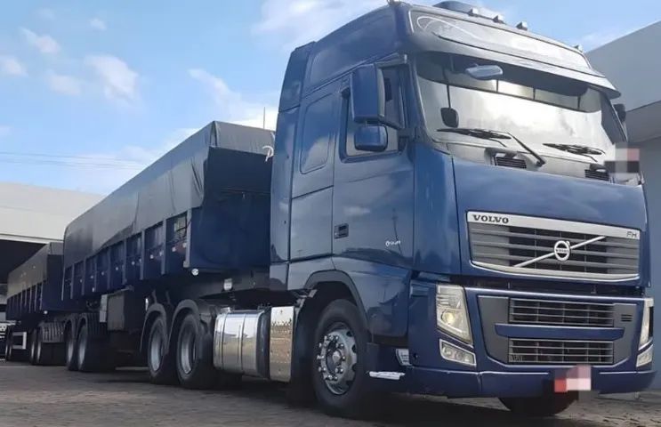 Volvo FH  460 6x4 2015 + Rodocaçamaba engatada.