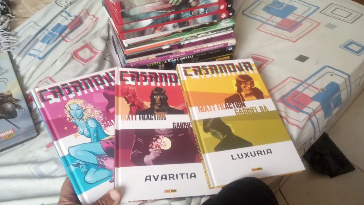 Lote quadrinhos encadernados DC,Marvel e outros