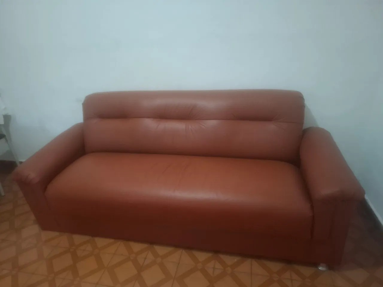 Sofá 3 lugares em couro