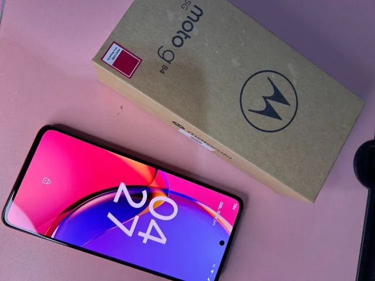 Vendo ou troco / Moto G84 5g / 12GB RAM e 256GB / com caixa completo ROM / - Foto 3