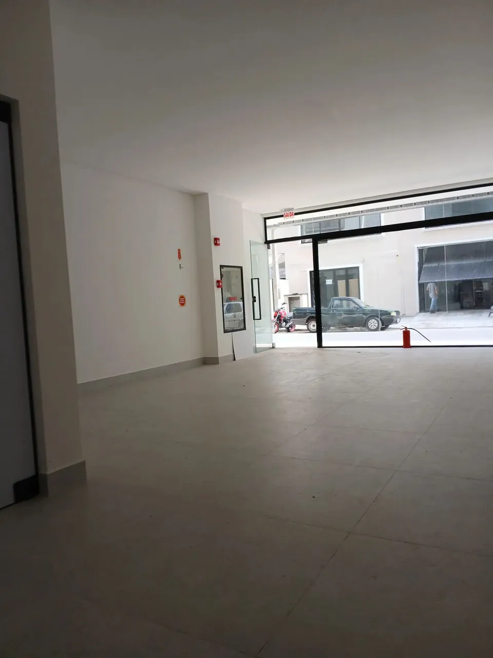 SALA COMERCIAL PARA LOCAÇÃO, TEM 52M² EM BAIRRO MORRETES - ITAPEMA -SC