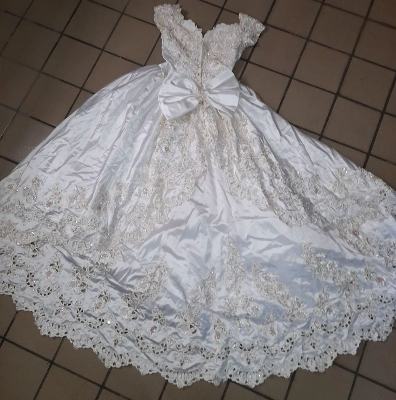 Vendo Lindo Vestido de Noiva Importado 40 - Foto 2