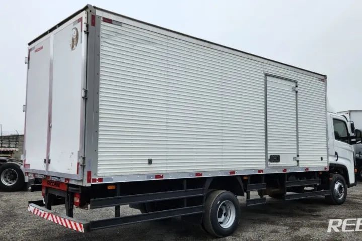 VW 11180 Delivery Baú 2019