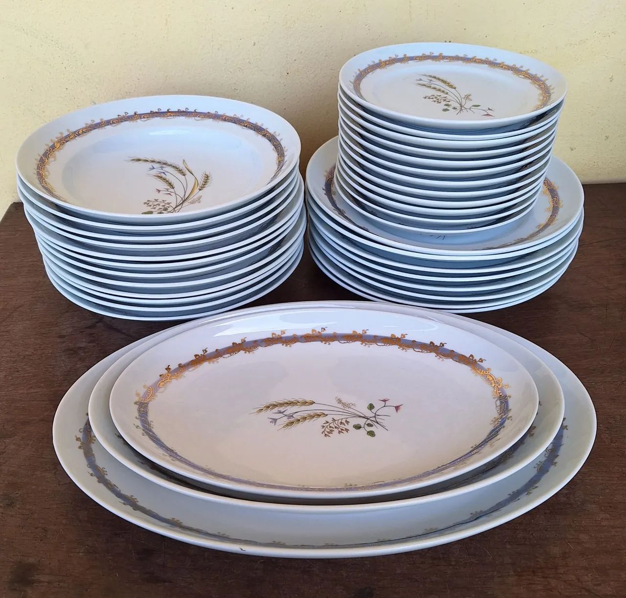 LINDAS PEÇAS EM PORCELANA SCHMIDT COM DELICADO DECALQUE DE TRIGOS, ANTIGUIDADE, RELÍQUIA.