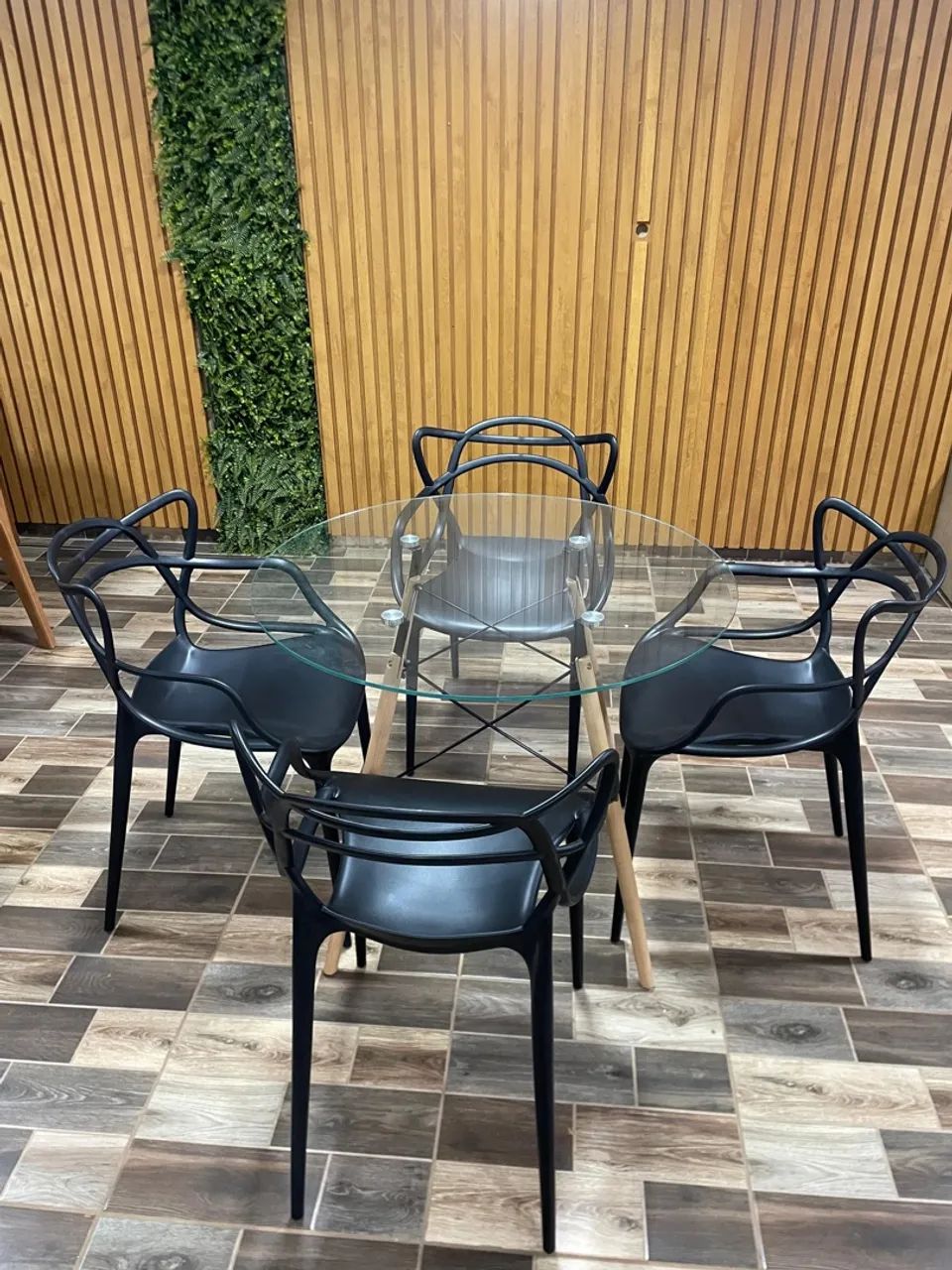 Mesas Eames tampo de vidro + 4 cadeiras pronto entrega 