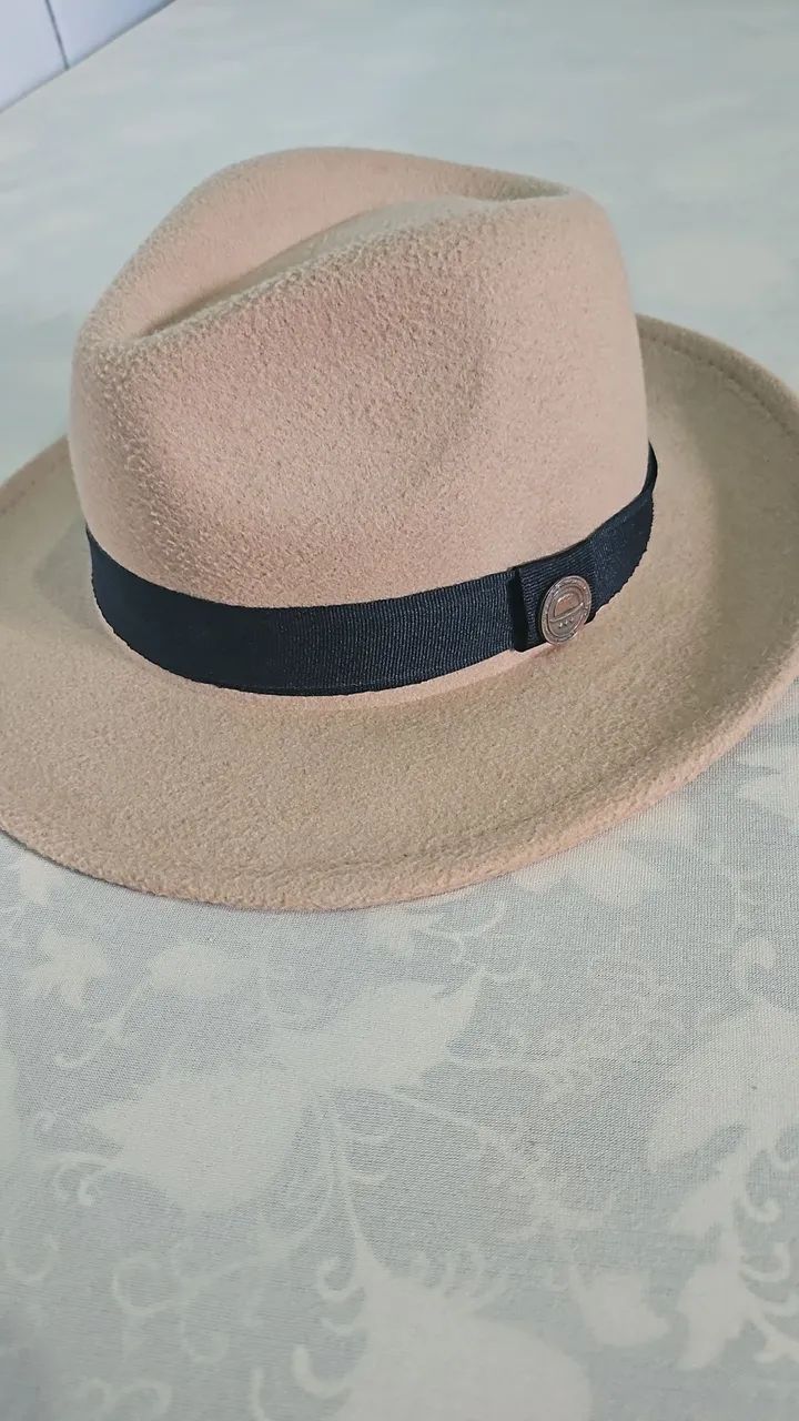 Chapéu masculino em camurça marrom claro 