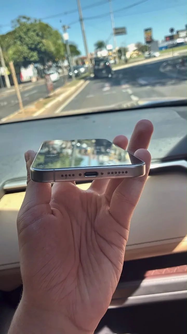 iPhone 15 Pro Max 256GB Branco + Acessórios Originais usado - Foto 2