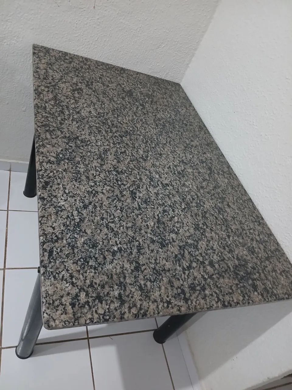 Mesa cm pedra de mármore