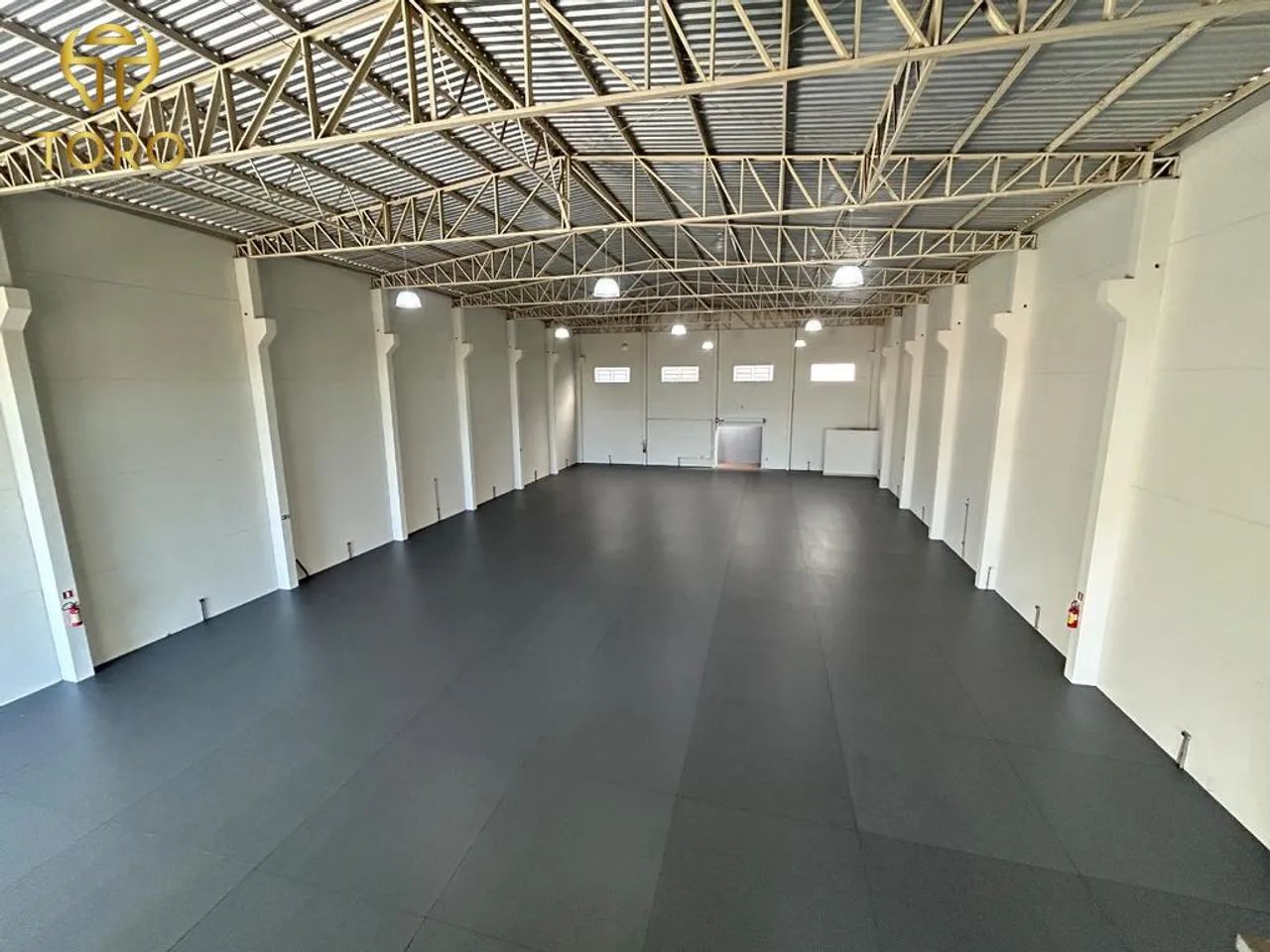 Barracão para alugar em Maringá, Jardim Aurora, com 1100 m² - Foto 2