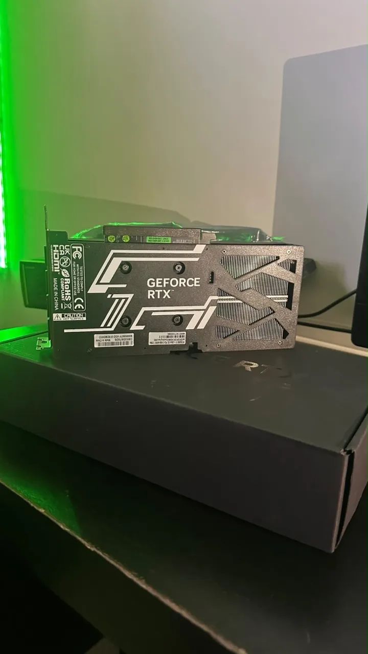 Vende-se RTX 5060 ti 8GB - Foto 3