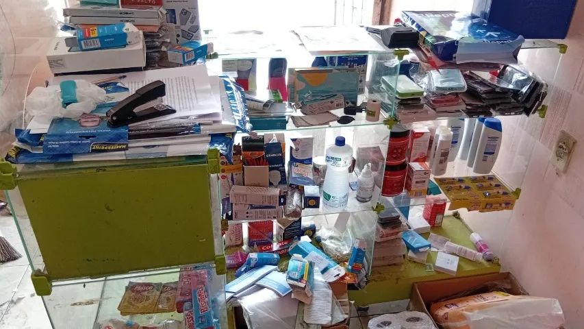 Vitrine em L com base e gaveta pra dinheiro - Foto 5