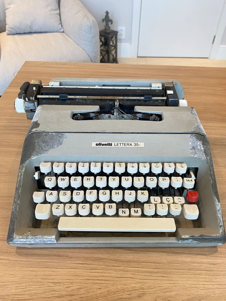 Máquina de escrever Olivetti lettera 35