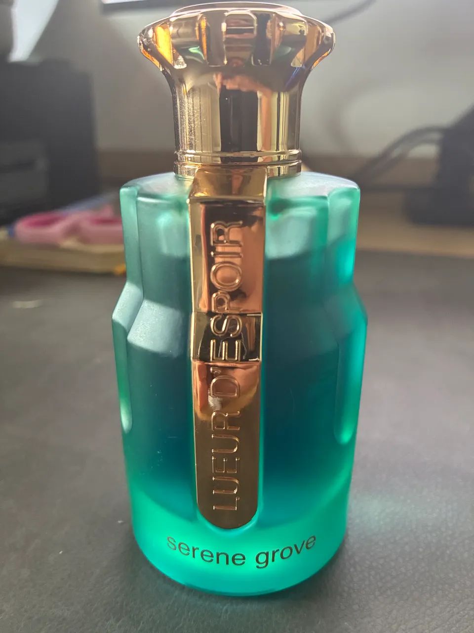 Perfume serene Groove Paris corner 