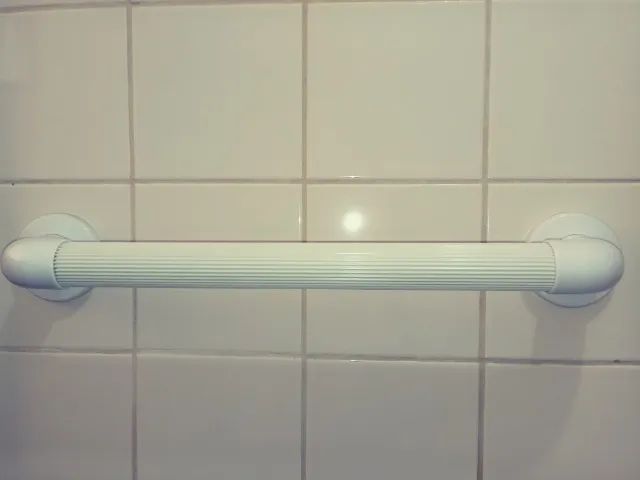 Barra de Apoio Plástica Branca 50cm - Astra - Foto 4