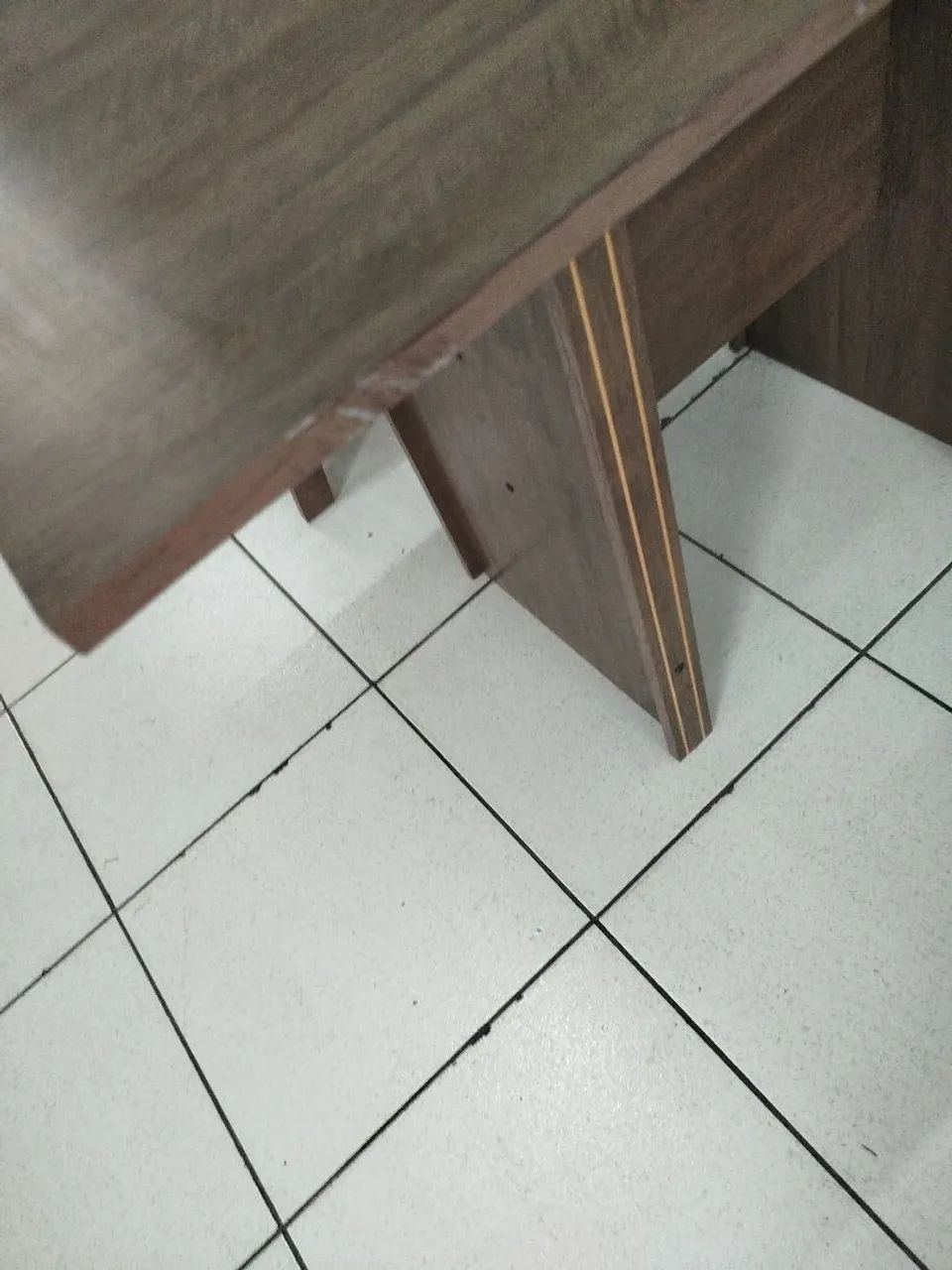 Mesa de madeira com 4 cadeiras 