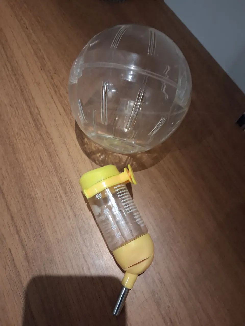 Bola e bebedouro para hamister 
