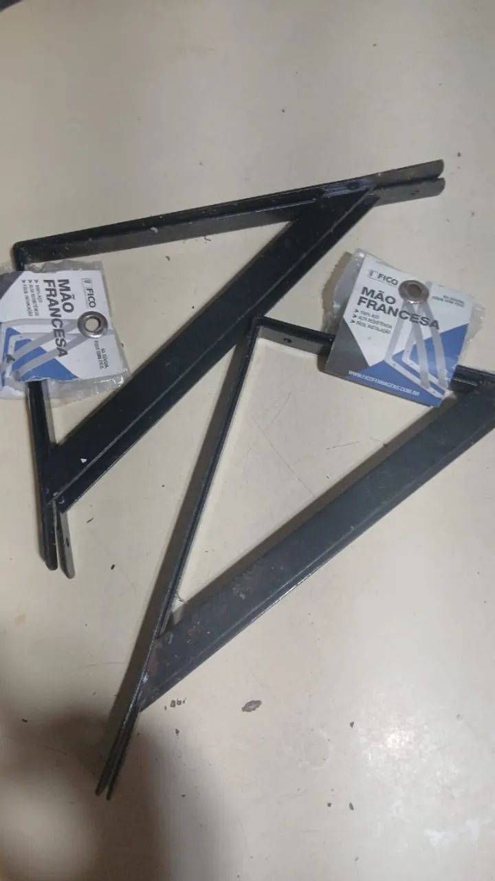 Mão francesa com parafusos e buchas - Foto 2