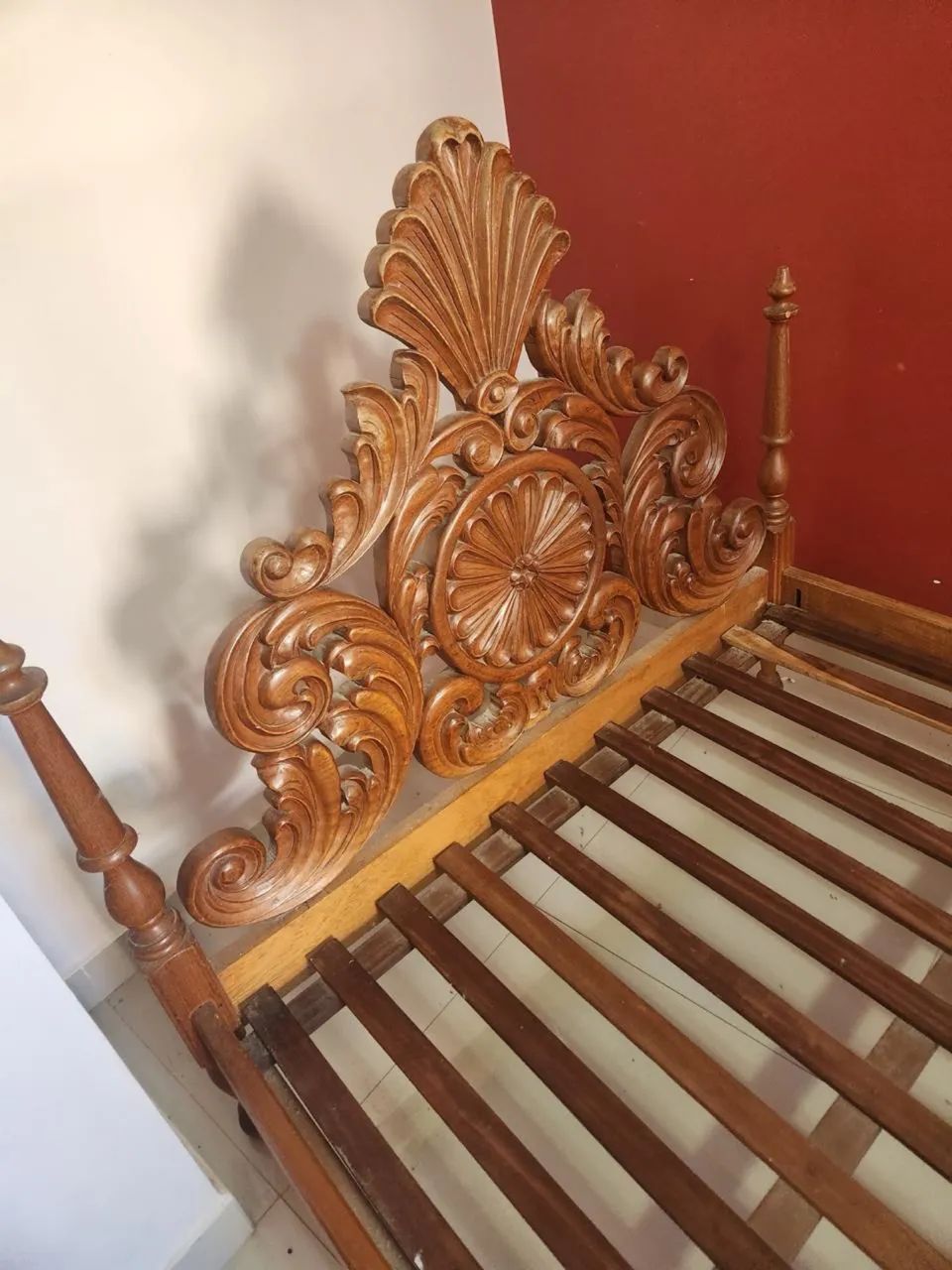 Cama de Madeira com Cabeceira Entalhada - Foto 5