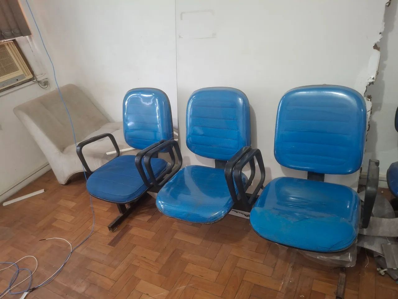  Longarinas de três lugares - Foto 2