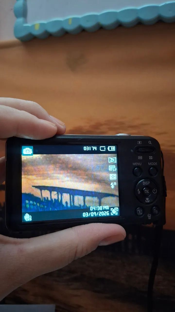Cybershot câmera compacta Samsung PL120 com visor de selfie  - Foto 4