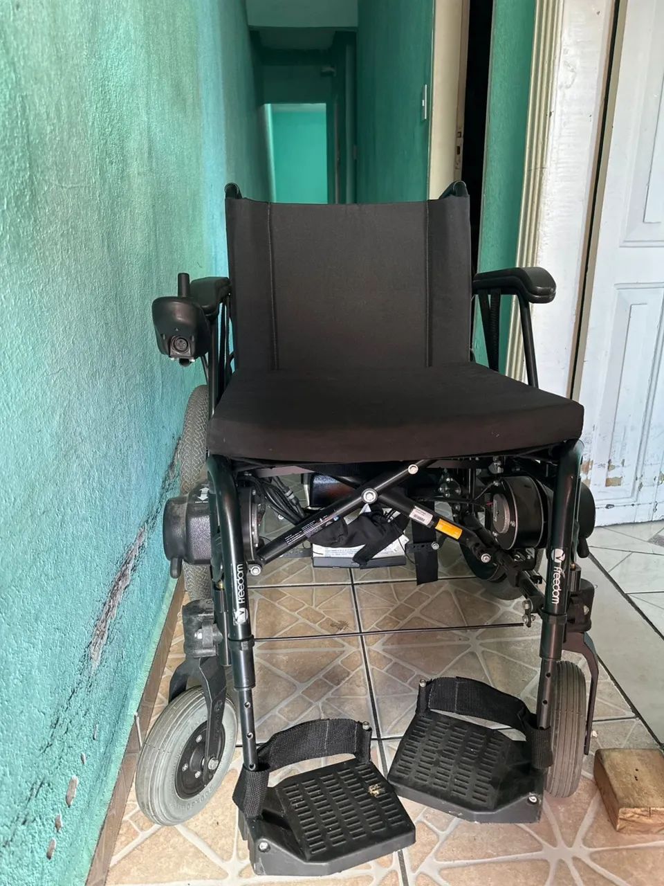 Cadeira de rodas motoriza Freedom - Foto 4