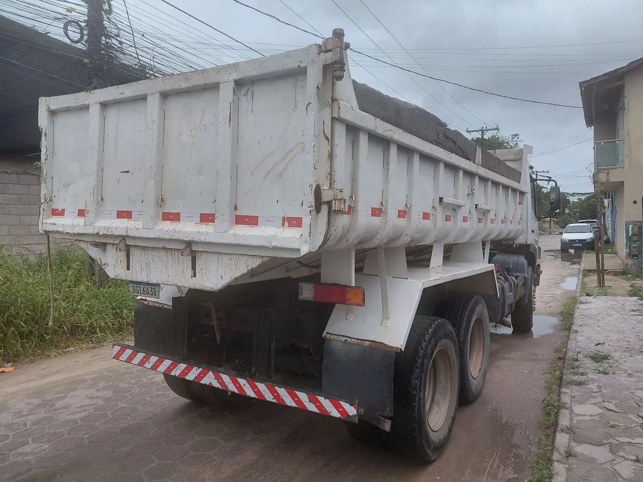 Venda da caçamba 2428 atego  - Foto 2