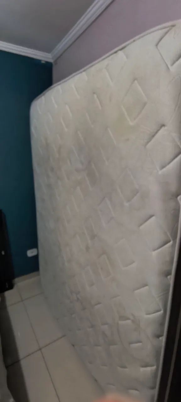 Cama box Bi partido Queen size com colchao, e colchão king size usado.  - Foto 2