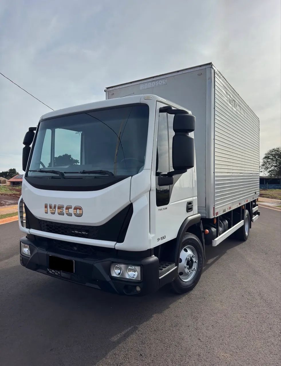 IVECO  9-190 Tector Baú  - Foto 2