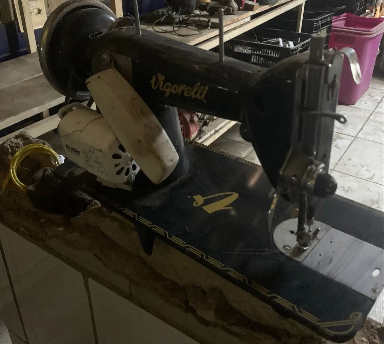 Máquina de costura antiga  - Foto 2