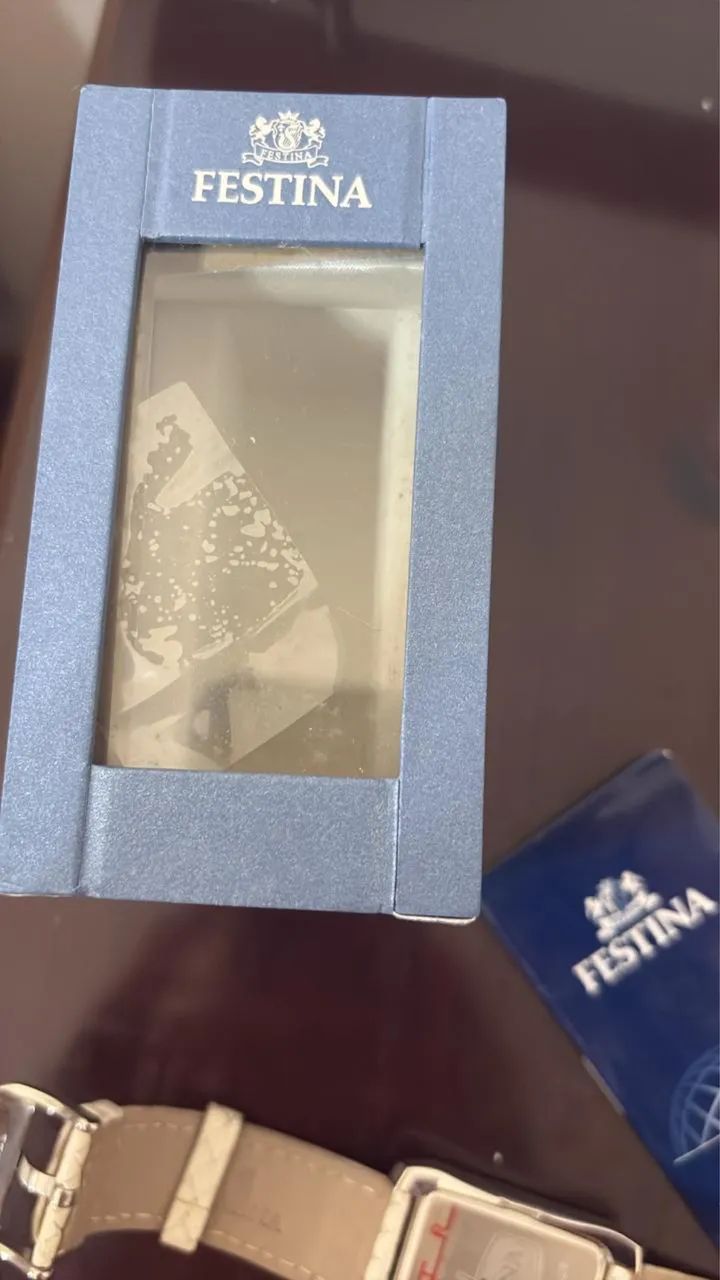 relógio Festina feminino com caixa quadrada de aço e cristais, e pulseira de couro branco - Foto 5